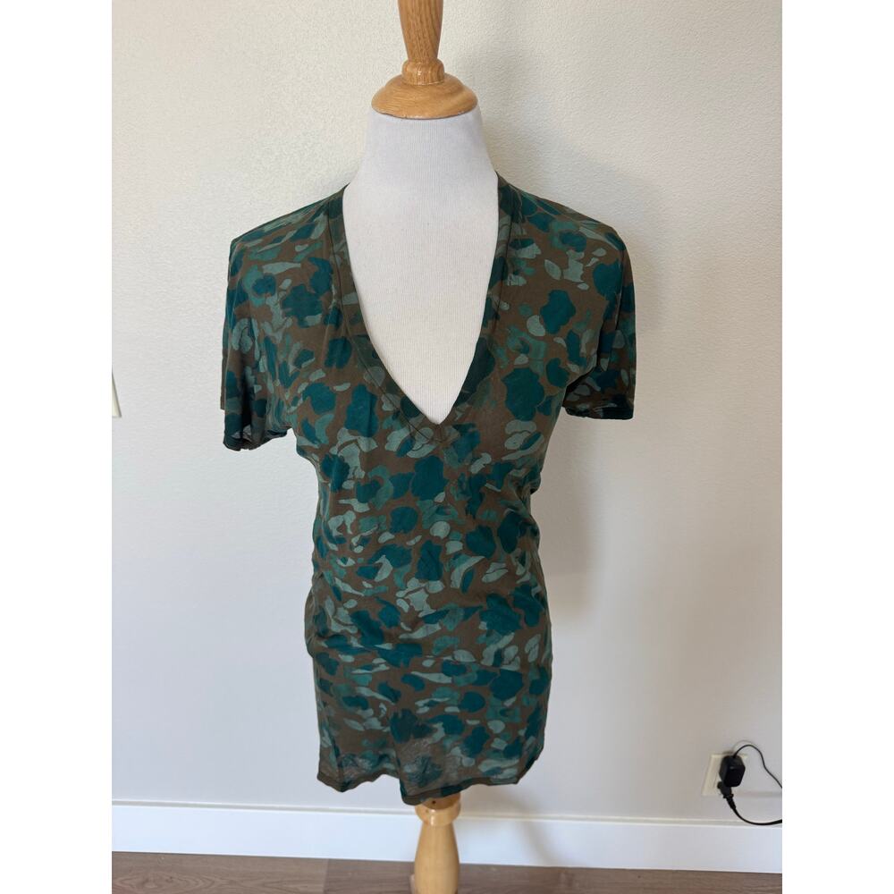 Monrow Women's V Neck T-shirt Green Print Size M